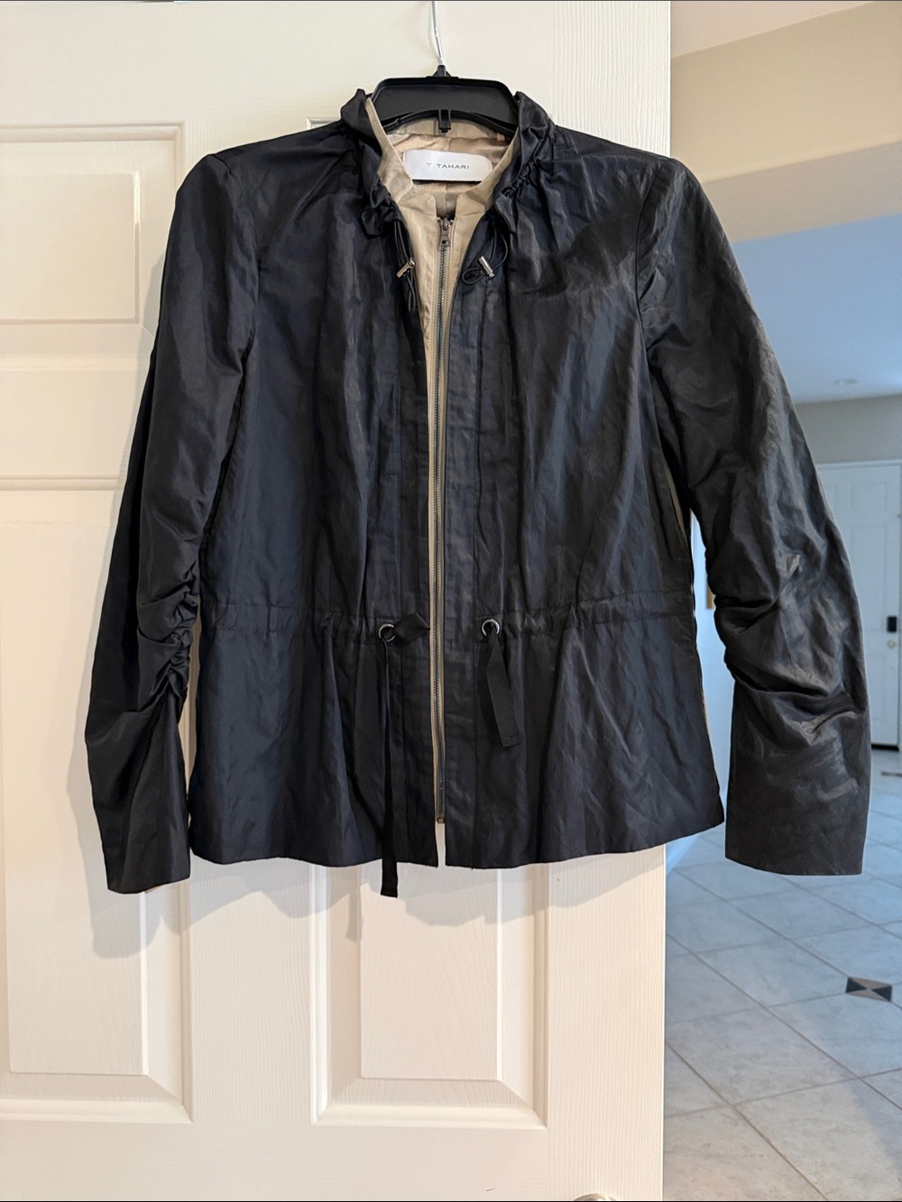 T Tahari Black Utility Drawstring jacket s/p